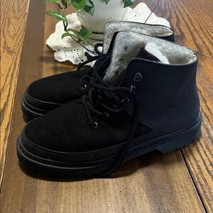 Baabuk Wool sheepskin black lace up boots